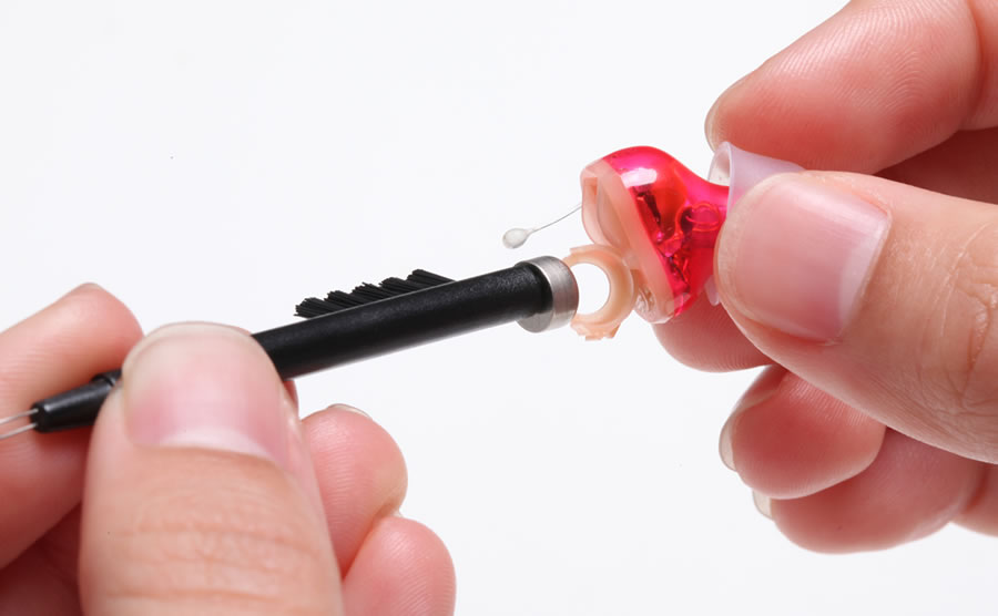 how-to-change-the-battery-of-cic-hearing-aid